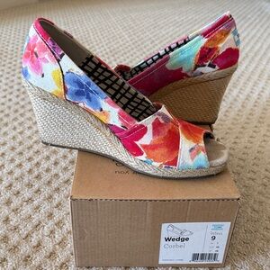 Toms Multicolor Floral Wedges